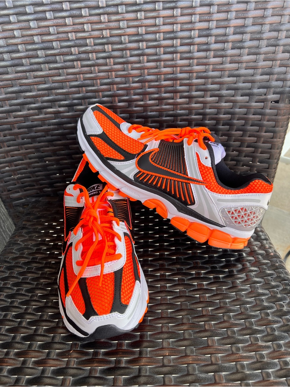 ✨New Nike Orange, Black & White Men's Vomero 5 Athletic Running Shoes✨